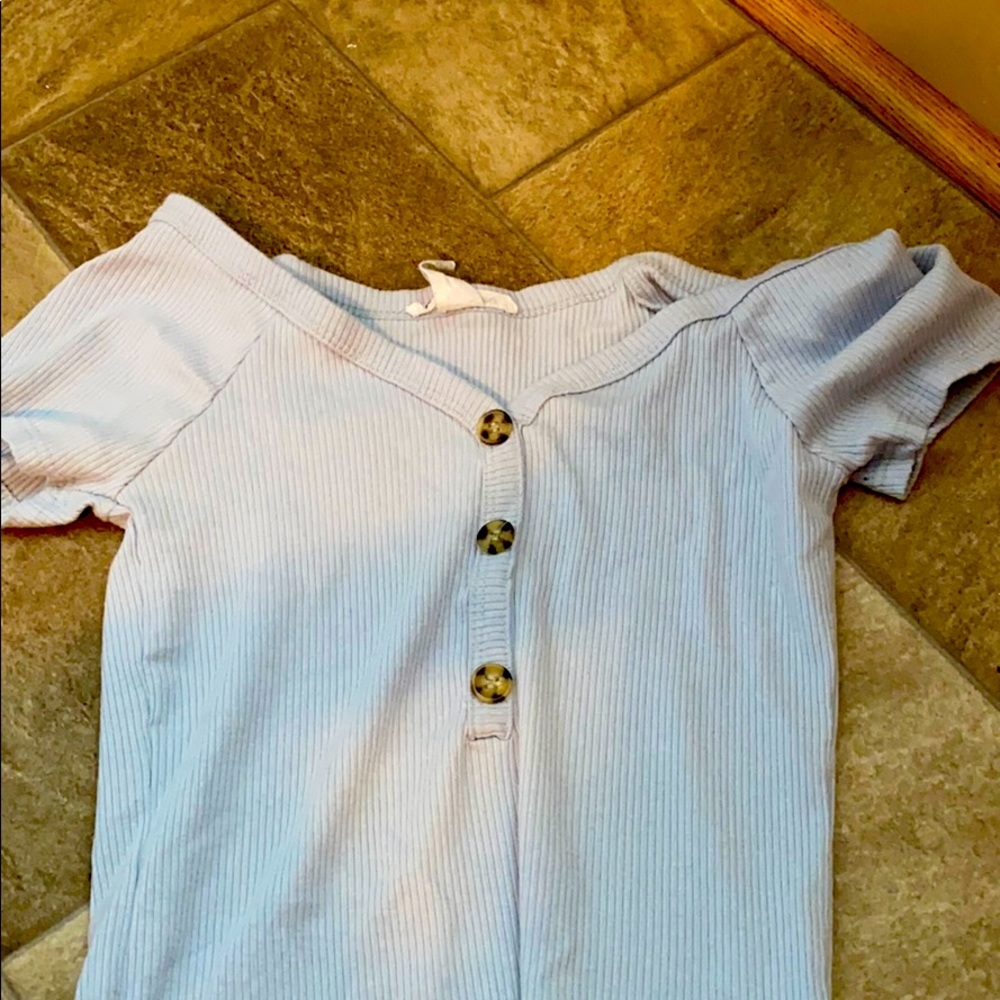 Crop top button shirt off the shoulder